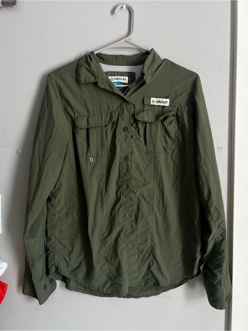 Magellan Outdoors women  Olive Green Performance Fishing Shirt